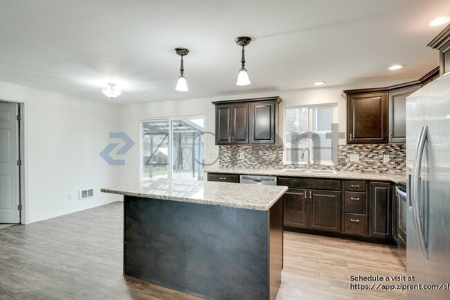 Building Photo - 9516 Holly Dr