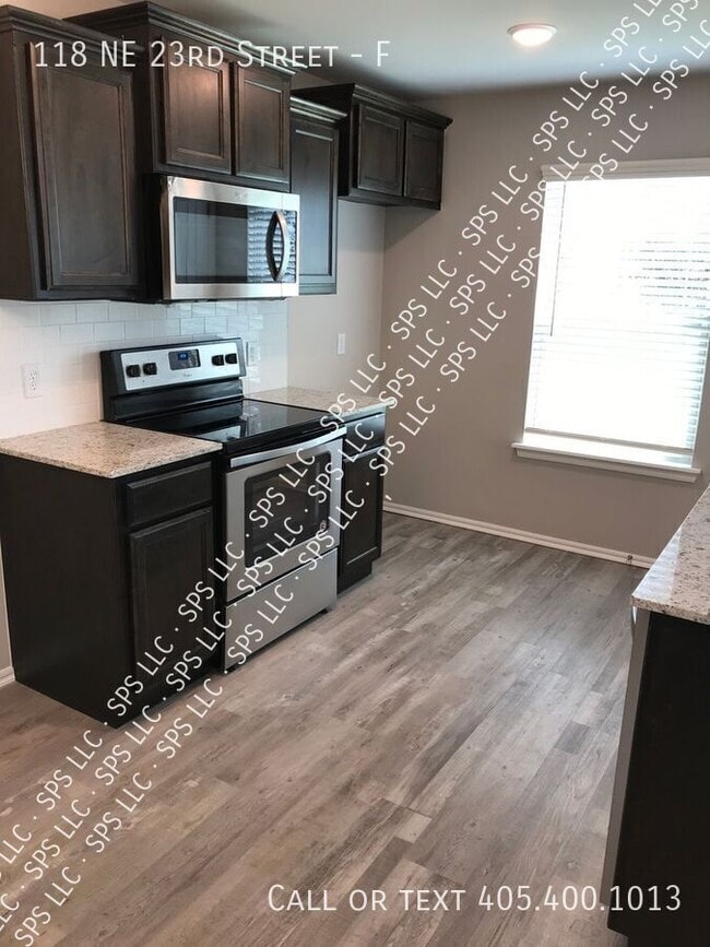 Building Photo - 118 NE 23rd St