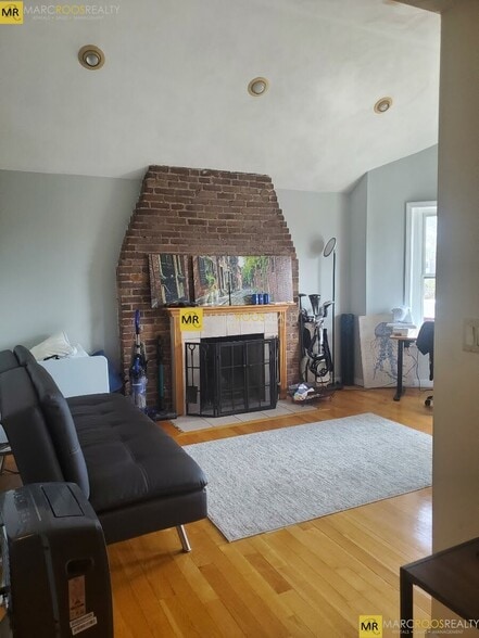 Primary Photo - 156 Harvard St