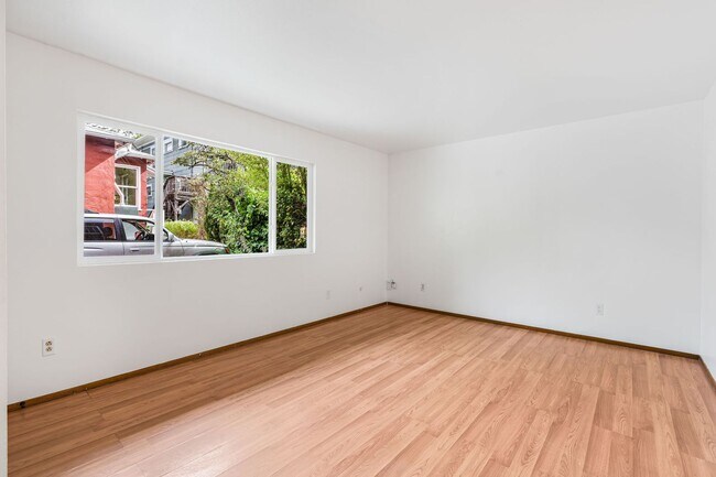 Building Photo - Spacious 1-Bedroom Apartment in South Shat...