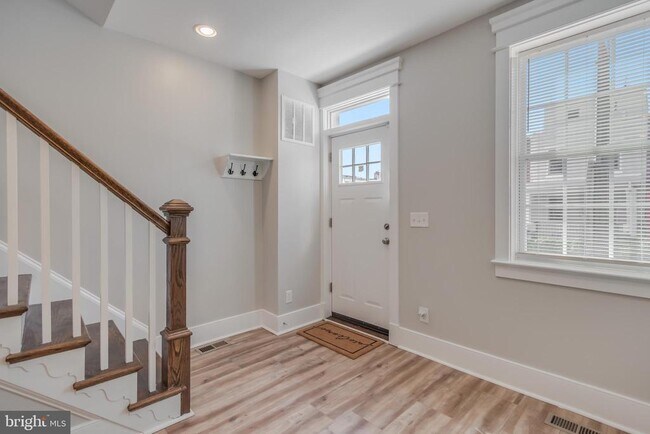 Building Photo - 635 20th St NE