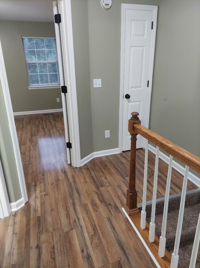 Building Photo - 137 Shearer St