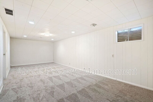 Building Photo - 328 N Roosevelt Ave