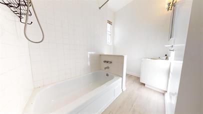 Building Photo - Beautiful 2 Bedroom 1 Bathroom with backya...
