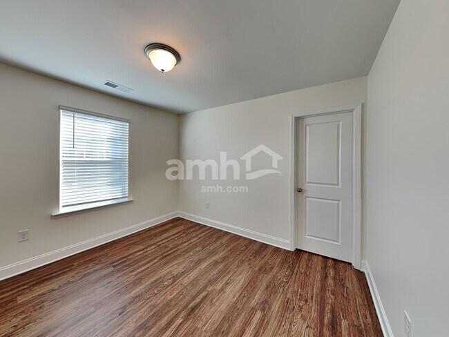 Building Photo - 106 Larragan Dr