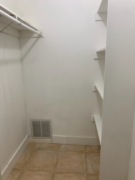 Guest Closet - 9310 Fontainebleau Blvd