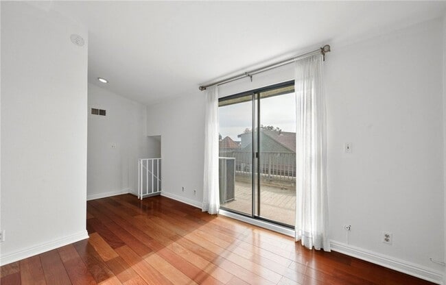 Building Photo - 330 Cordova St