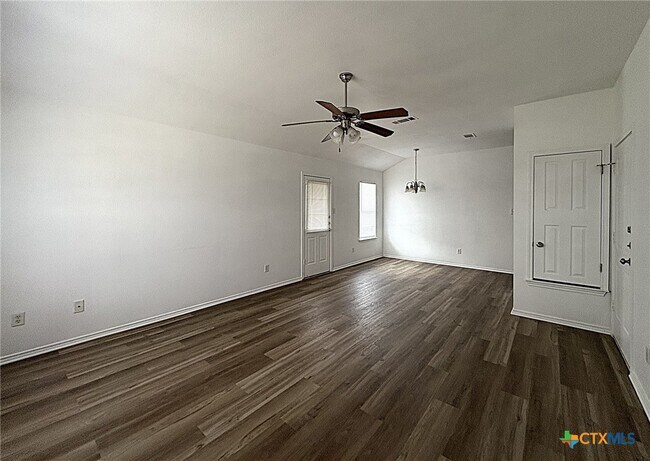 Building Photo - 2806 Ashley Dr