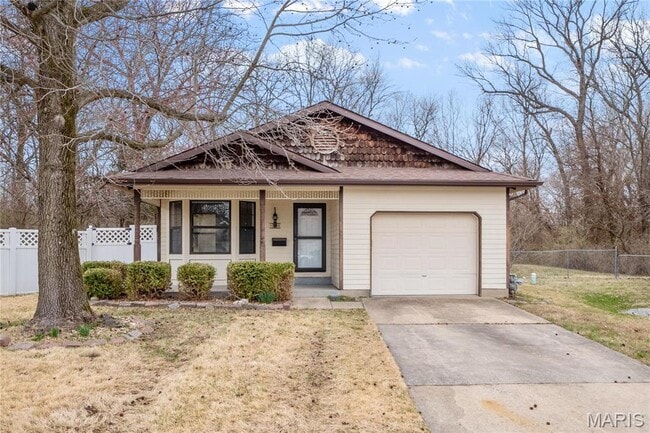 Primary Photo - 701 Oak Hollow Ct