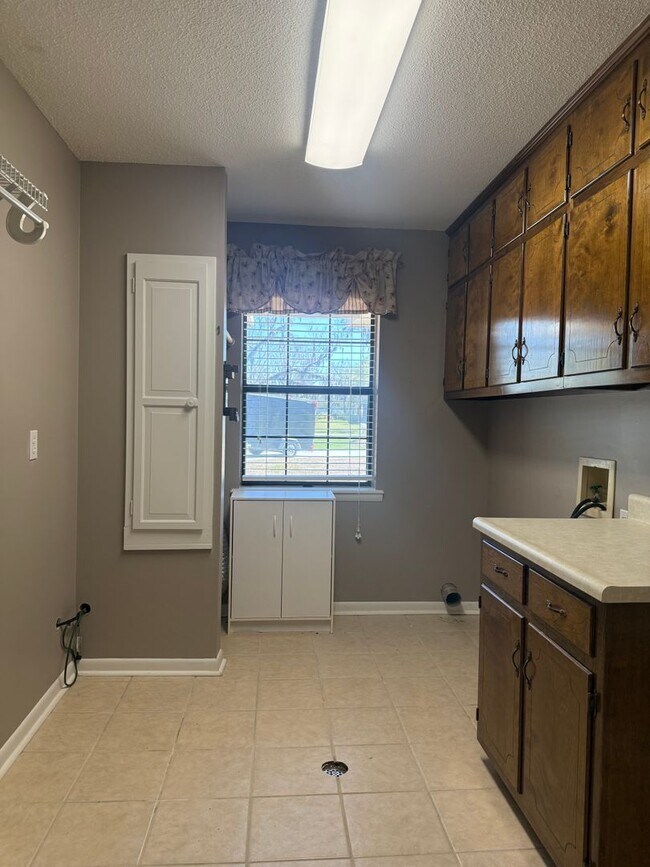 Building Photo - 133 River Ridge Rd