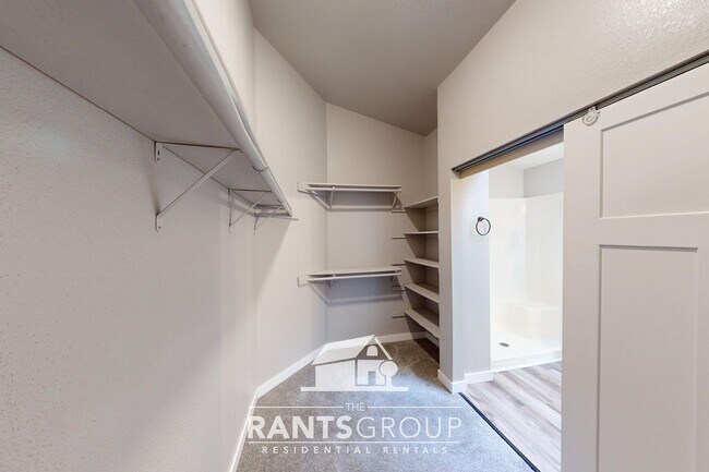 Building Photo - Move in Ready! Renovated 2-bed, 2-bath Rambler in Lacey!