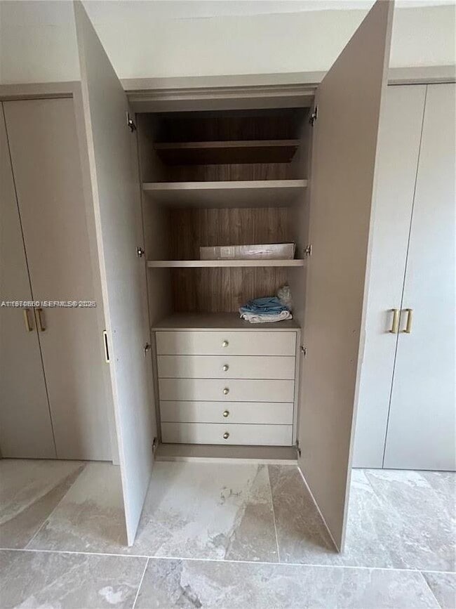 Building Photo - 1060 92nd St