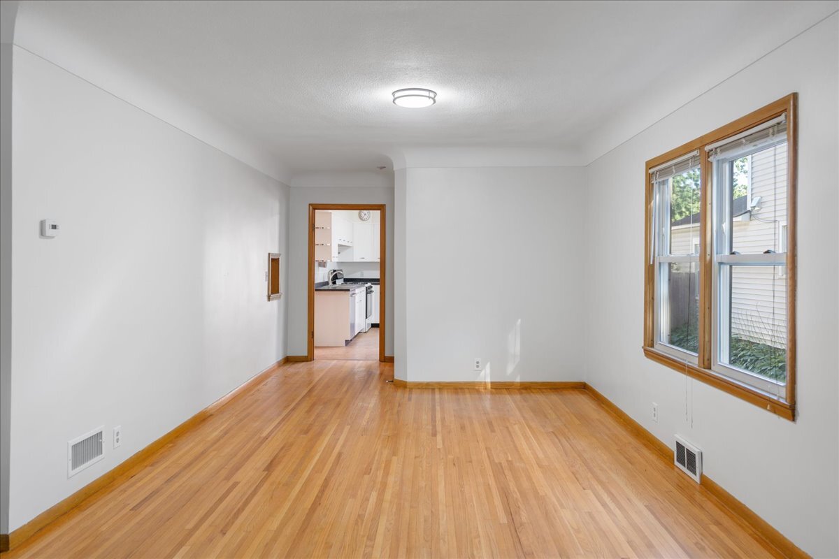 Living room/dining - 1519 Adams St NE