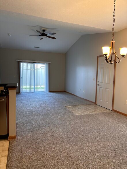 Building Photo - 1065 Reimer Rd