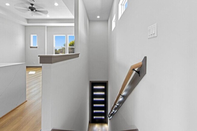 Building Photo - 4805 Paula St