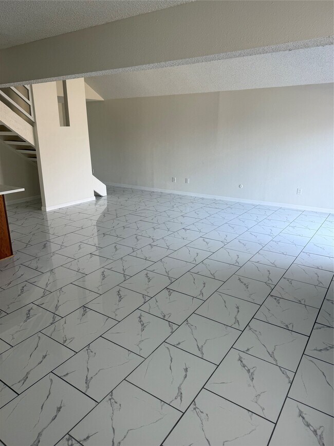 Building Photo - 6103 Linnhaven Dr