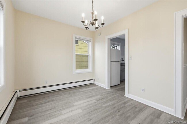 Building Photo - 95 King St