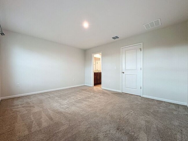Building Photo - Dream Townhome in Magnolia Grove, Davenport !