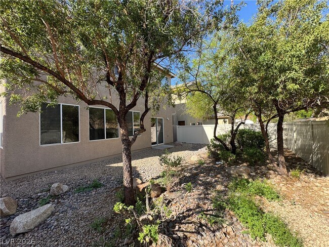 Building Photo - 1030 E Eldorado Ln