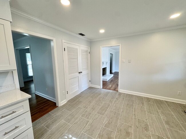 Building Photo - 4799 Welchshire Ave