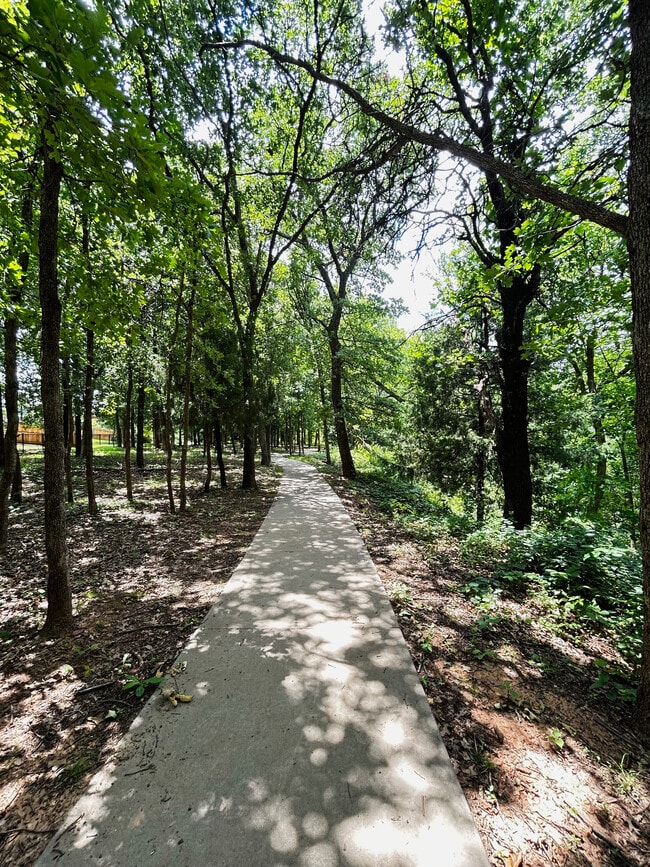 Building Photo - 1901 Plaza District Dr