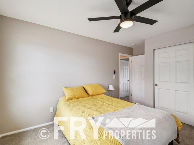 Building Photo - Spacious Five-Bedroom - Great For Entertaining