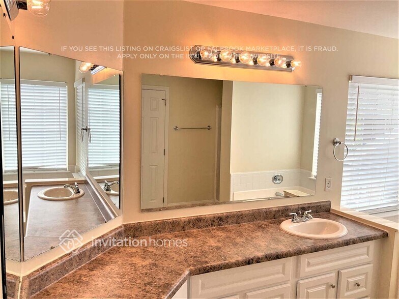Building Photo - 1618 Waterstone Ln