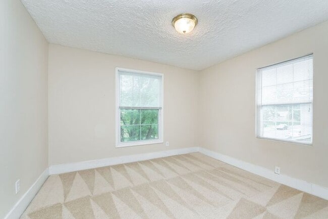 Building Photo - Beautiful Home near Downtown Noblesville