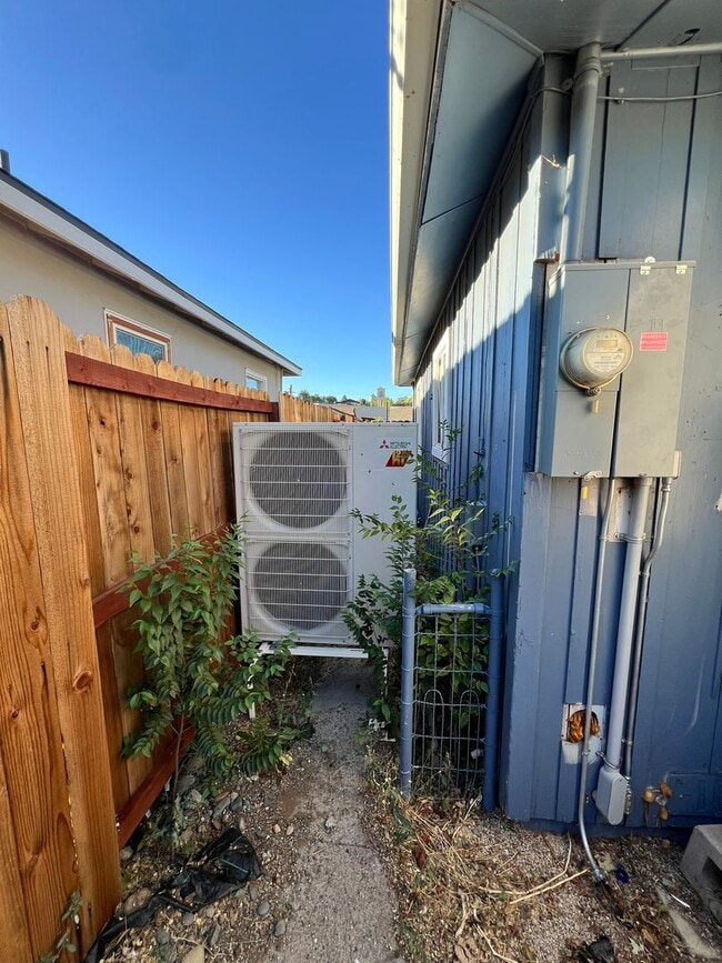 Building Photo - Remodeled Home in Old SW near Reno High