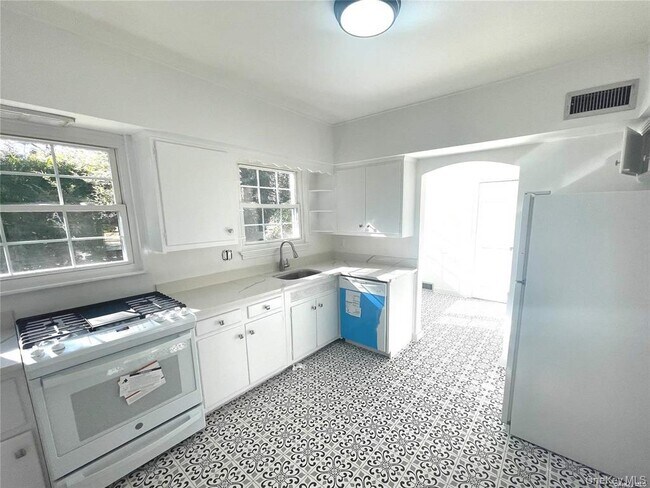 Building Photo - 106 Trumbull Rd