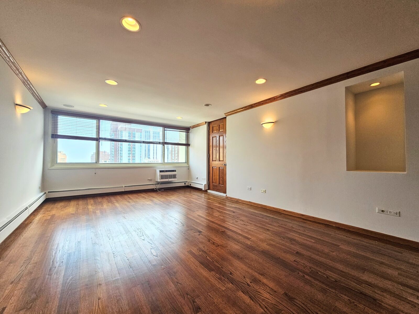 Building Photo - 1356 N Dearborn St