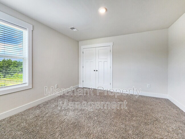 Building Photo - 130 Outback Dr
