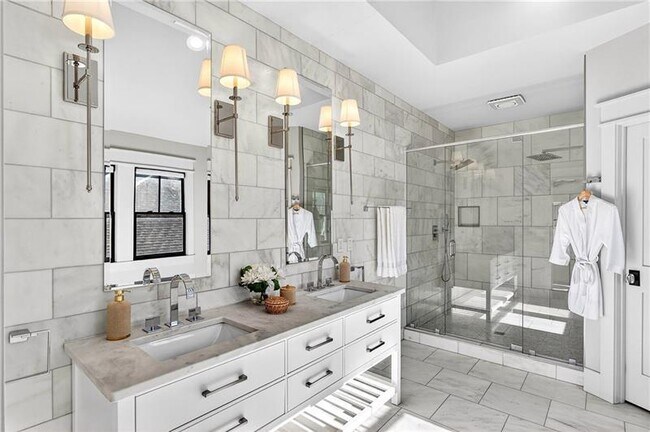 Building Photo - 636 Kennesaw Ave NE