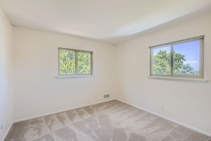 Building Photo - 1538 Chambers Dr