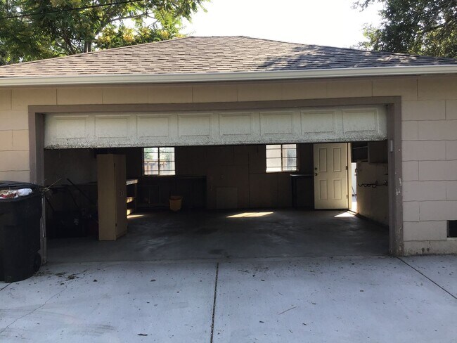 Building Photo - 921 Xavier St