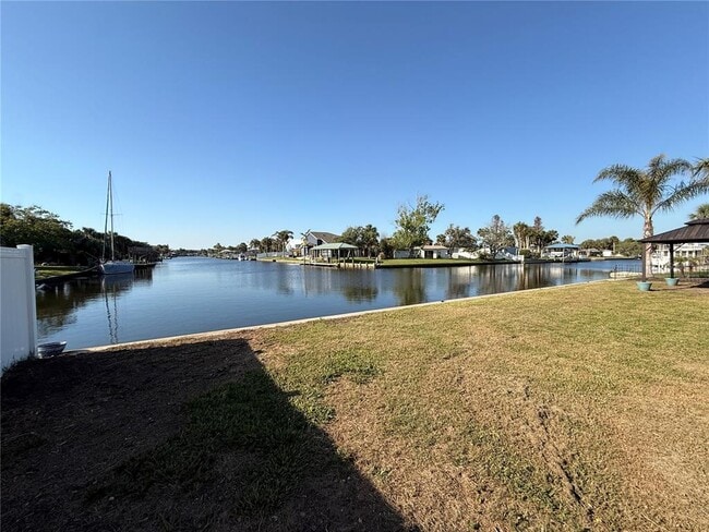 Building Photo - 360 Palm Cir