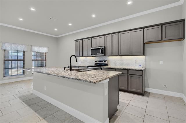 Building Photo - 2401 Southridge Ln