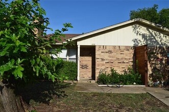Building Photo - 1806 Family Cir