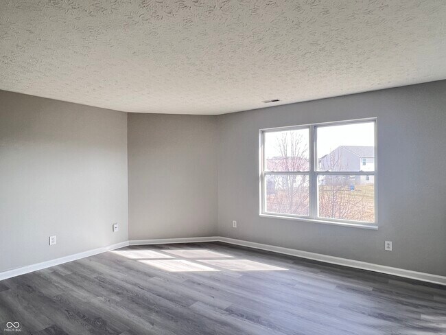 Building Photo - 713 Hollowood Ln