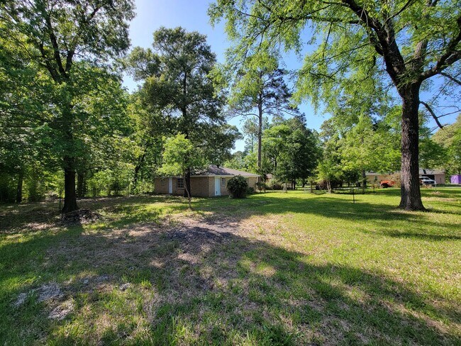 Building Photo - BEAUTIFUL RECENTLY REMODELED LEASE HOME IN HUNTSVILLE, TEXAS