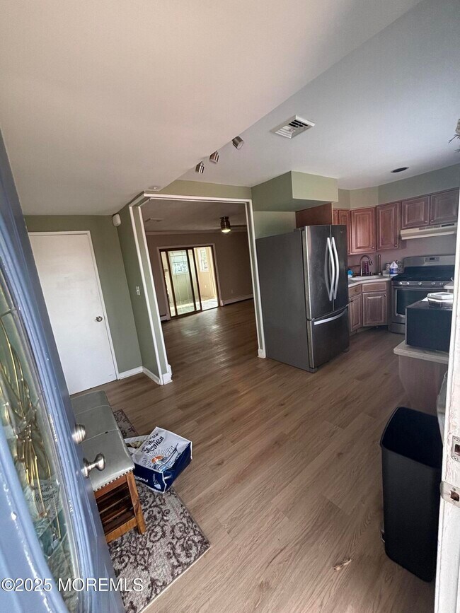 Building Photo - 127 Bloomfield Rd