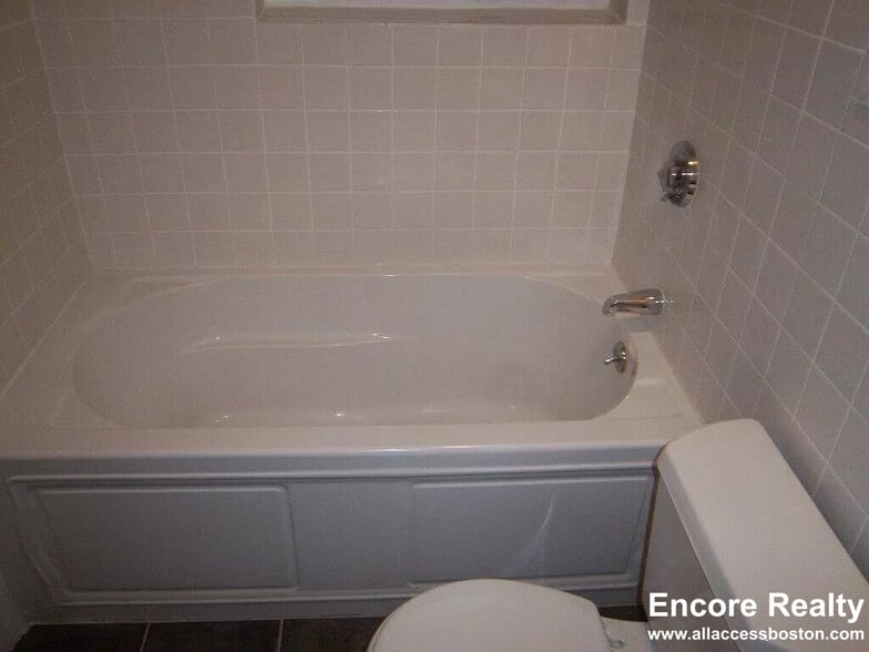 Building Photo - 212 Hemenway St