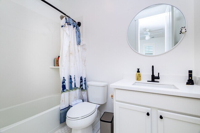 Building Photo - Gorgeous Custom Upgraded Serrano Home!