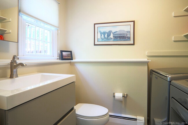 Building Photo - 11 Beechwood Ln