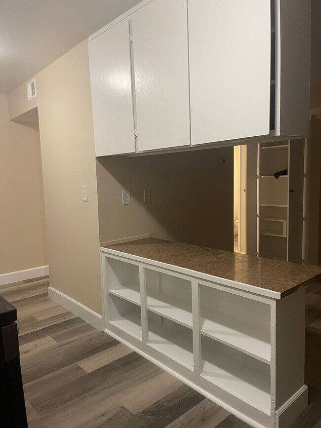 Building Photo - One bedroom, One bath. Downstairs unit. 89101