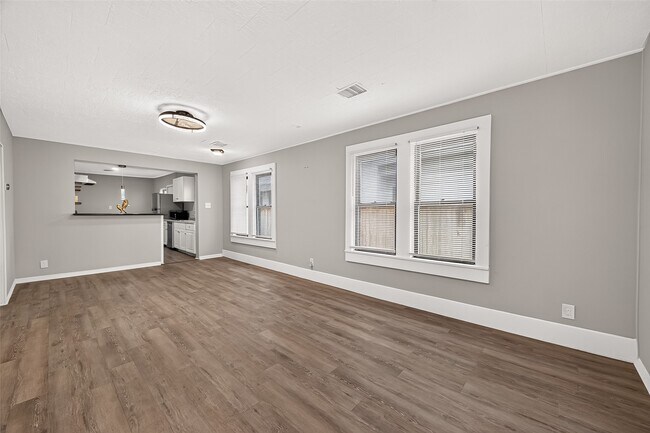 Building Photo - 1507 Laird St