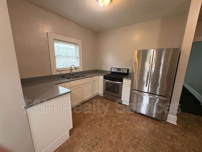 Building Photo - 1624 Yandes St