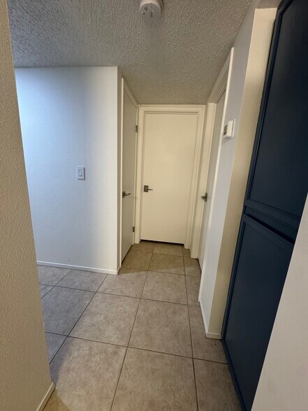 Building Photo - 1575 W Warm Springs Rd