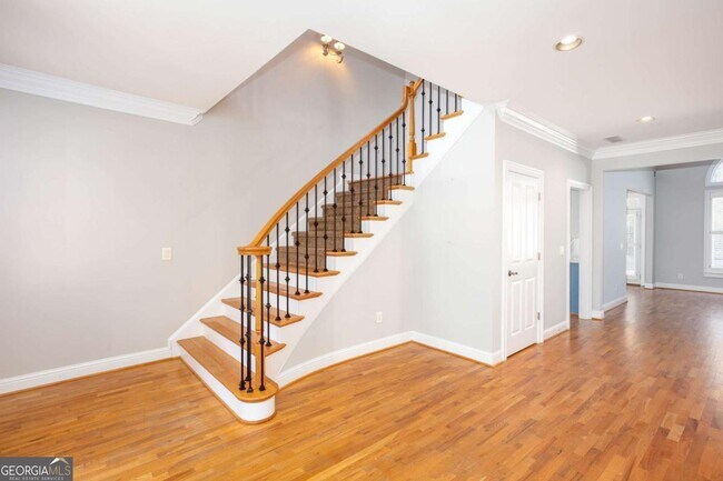 Building Photo - 3206 Windsor Lake Dr NE