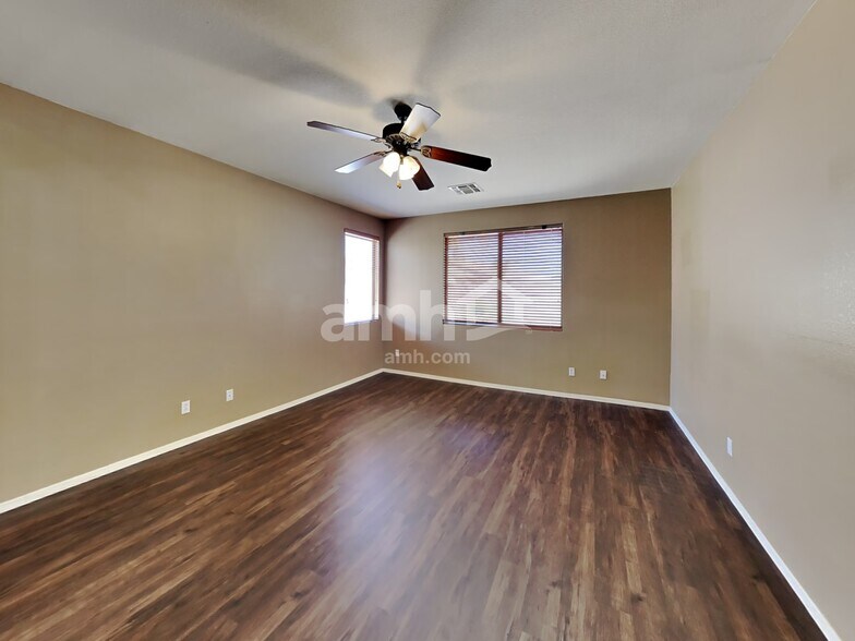 Building Photo - 2150 E Bellerive Pl